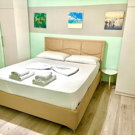 Chic Downtown Apartament *