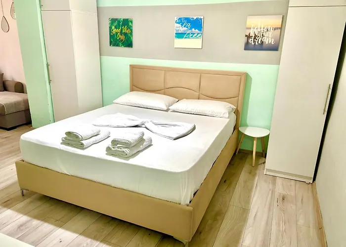 Chic Downtown Apartament *